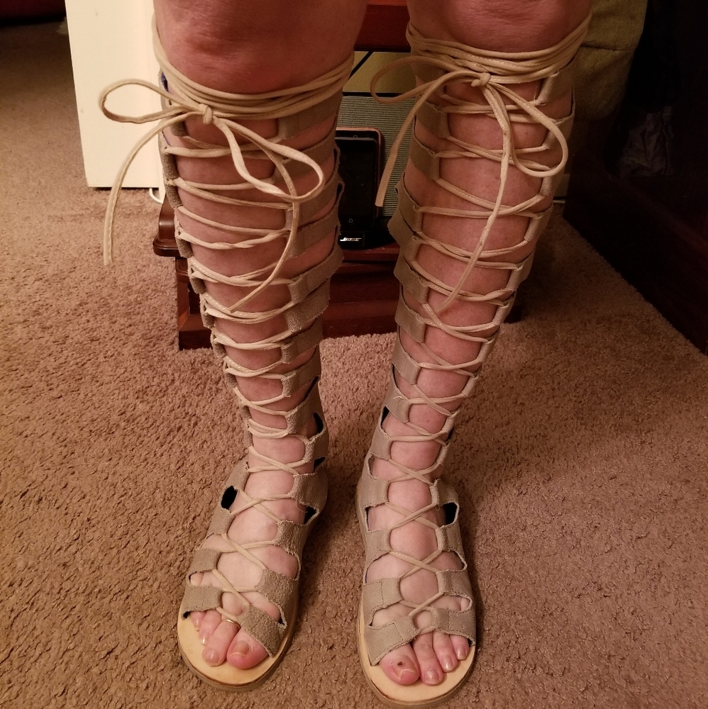 Free people are gladiator sandal. Taupe - Picture 2 of 5